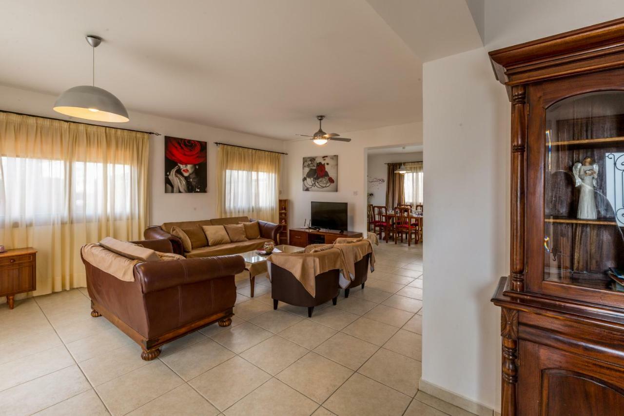 Villa Rina Paphos Exterior foto